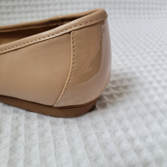 Bass Women's Size: 7.5 M Go-to comfort slip on nude Flats - Picture 11 of 11